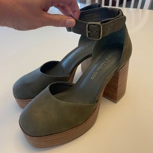 Heel Platform Clog Green Suede